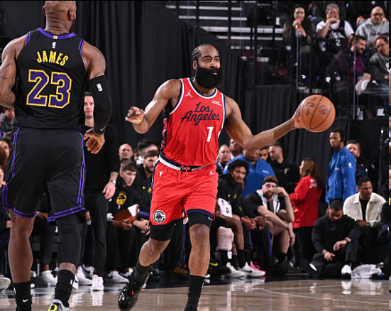 世界杯官方客户端-快船7人得分上双击败湖人！近17战14胜 篮板球比对手多15个