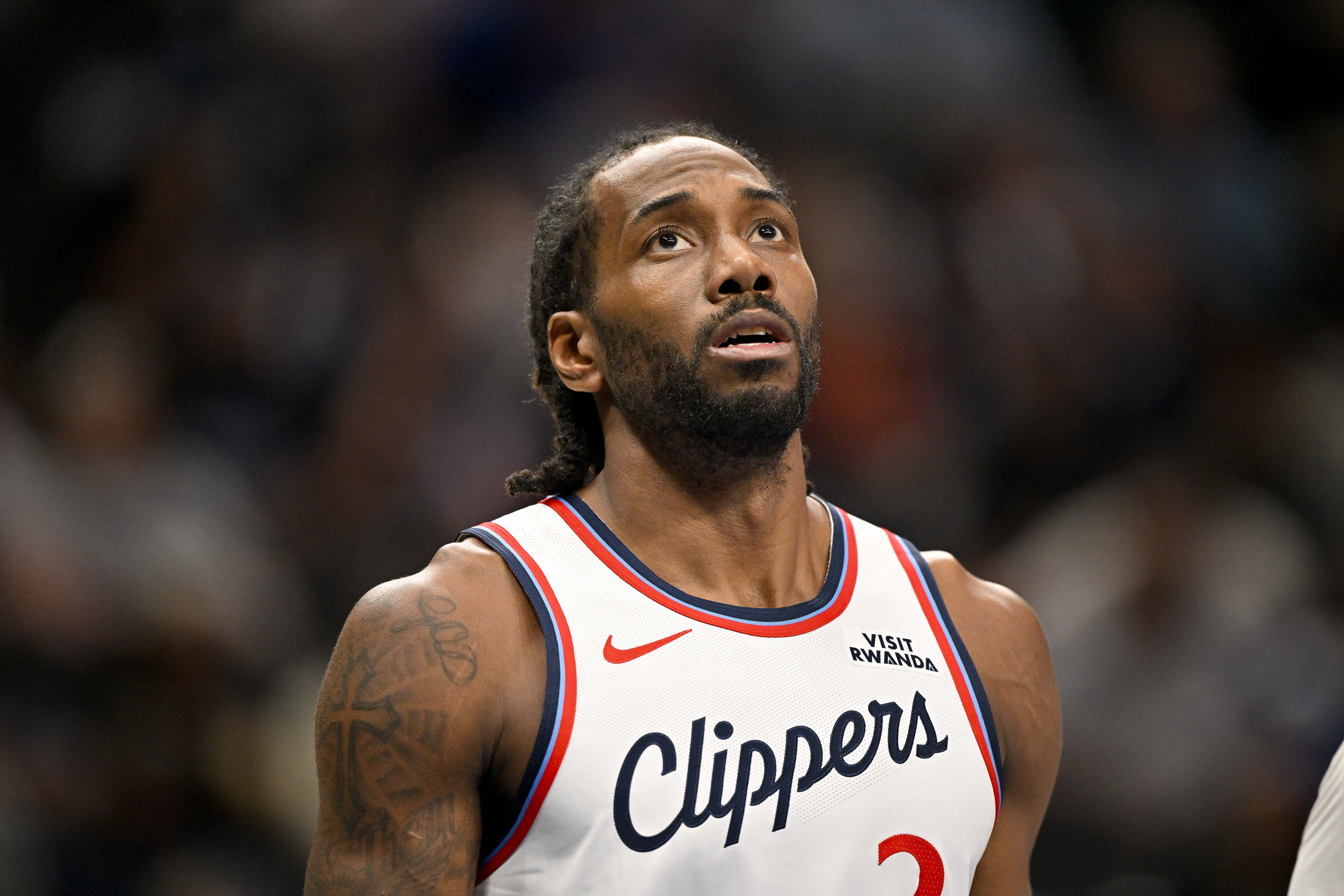 世界杯手机观看-今天没手感！伦纳德上半场8中3&amp;三分3中0仅得8分3板